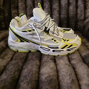 Off-White Men's Sneakers in White and Yellow